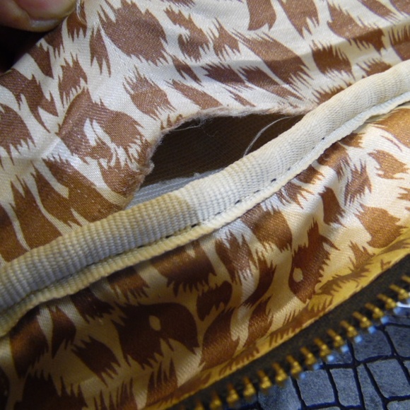 Guess Monogram Canvas & black Leather Shoulder Bag - Picture 7 of 8